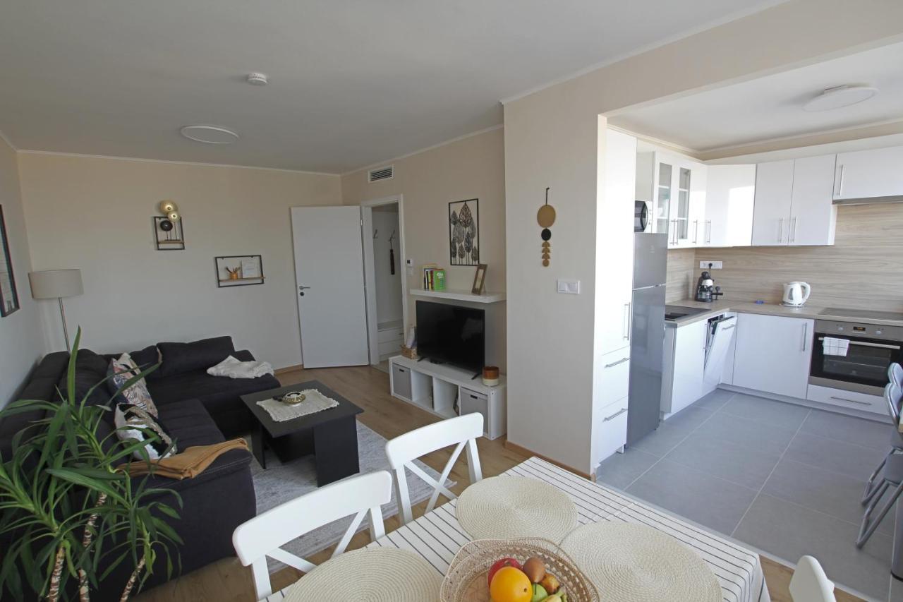Superb With Incredible View At The Location Apartment *