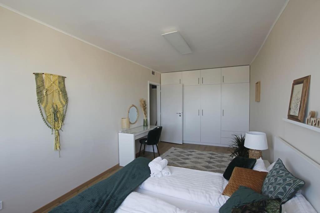 Superb With Incredible View At The Location Apartment *